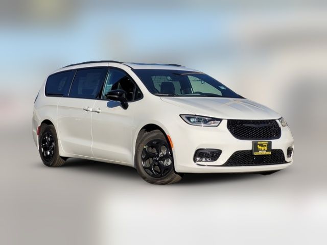 2025 Chrysler Pacifica Hybrid Premium S Appearance Pkg