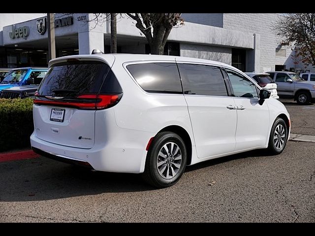 2025 Chrysler Pacifica Hybrid Select