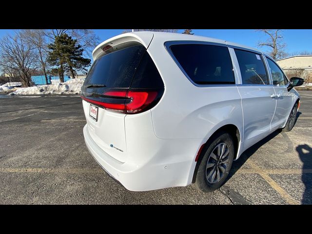 2025 Chrysler Pacifica Hybrid Select