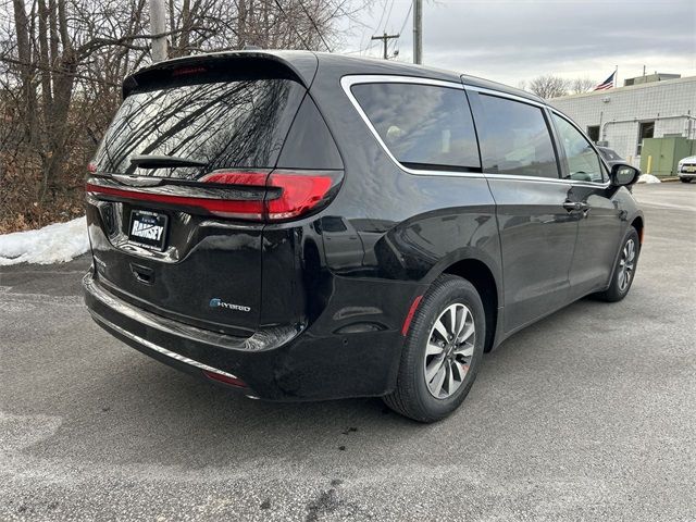 2025 Chrysler Pacifica Hybrid Select