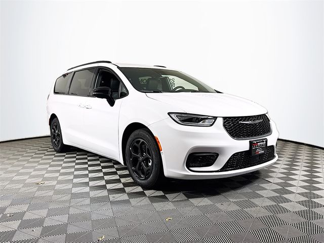 2025 Chrysler Pacifica Hybrid Premium S Appearance Pkg