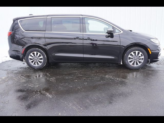 2025 Chrysler Pacifica Hybrid Select