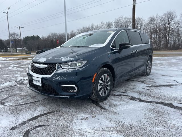 2025 Chrysler Pacifica Hybrid Select