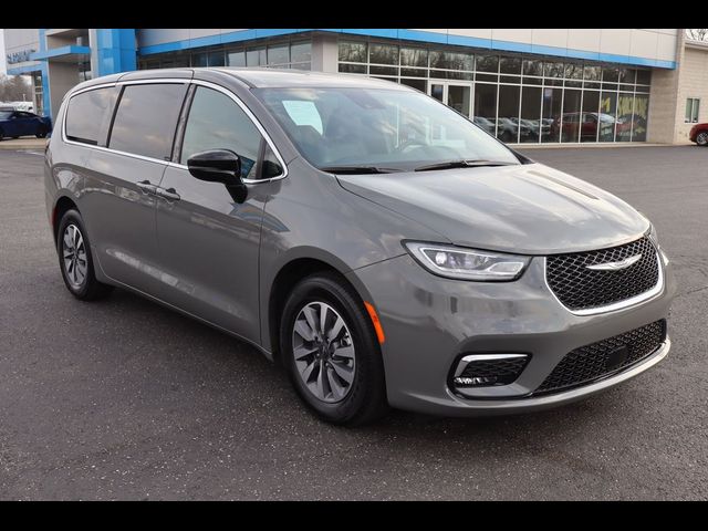 2025 Chrysler Pacifica Hybrid Select