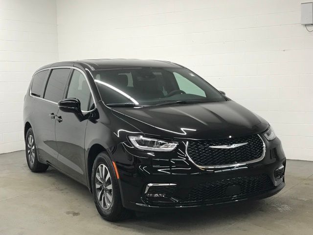 2025 Chrysler Pacifica Hybrid Select
