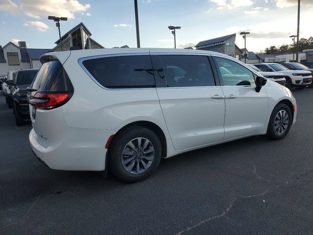 2025 Chrysler Pacifica Hybrid Select