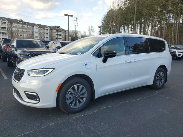 2025 Chrysler Pacifica Hybrid Select