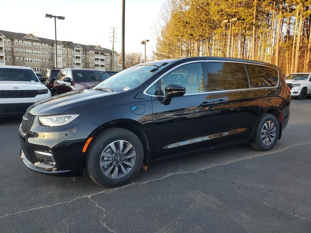 2025 Chrysler Pacifica Hybrid Select