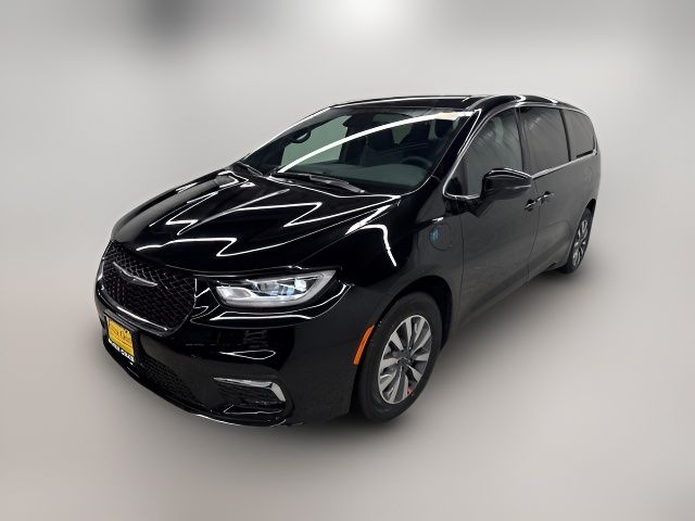 2025 Chrysler Pacifica Hybrid Select