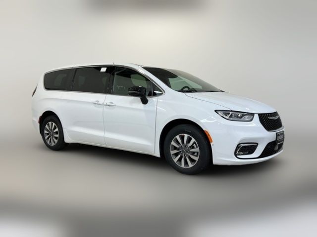 2025 Chrysler Pacifica Hybrid Select