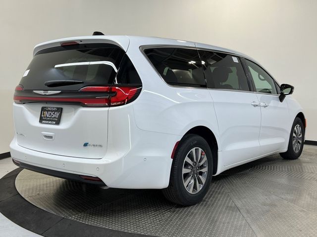 2025 Chrysler Pacifica Hybrid Select