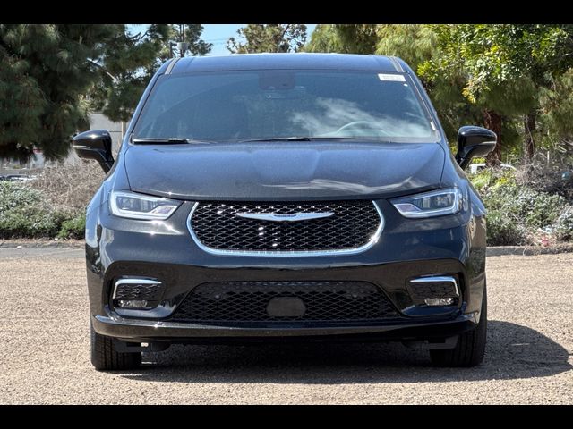 2025 Chrysler Pacifica Hybrid Select