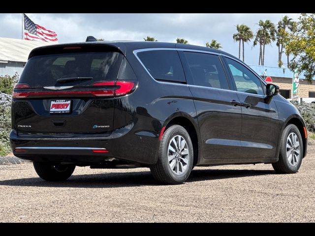 2025 Chrysler Pacifica Hybrid Select