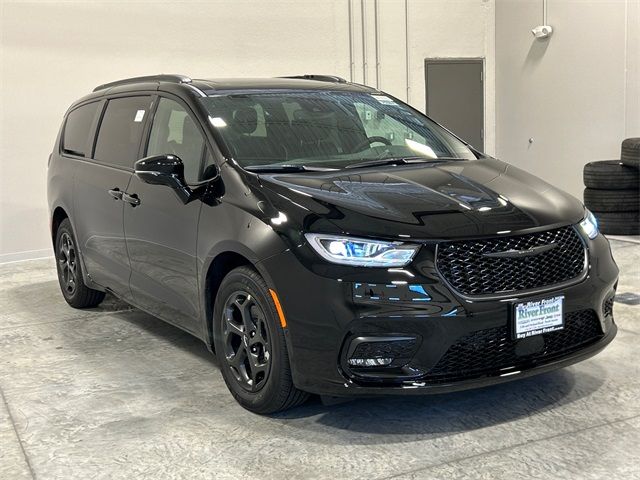 2025 Chrysler Pacifica Hybrid Premium S Appearance Pkg