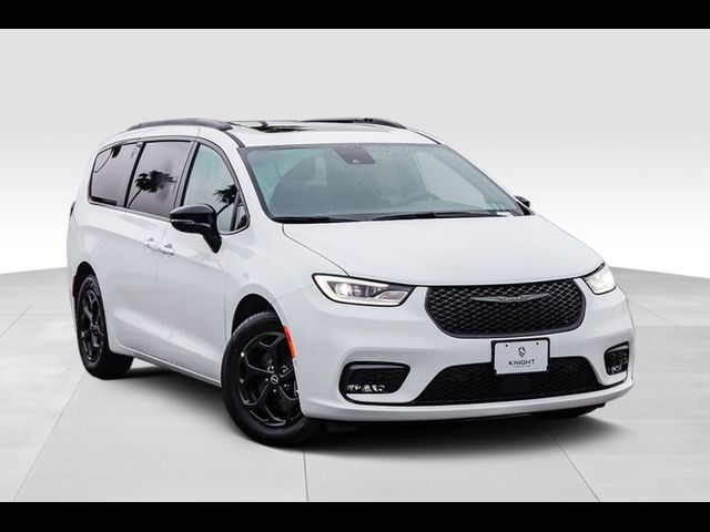 2025 Chrysler Pacifica Hybrid Premium S Appearance Pkg