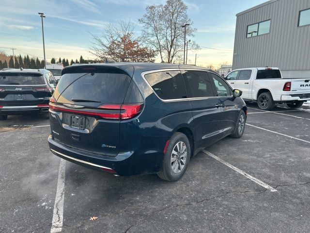 2025 Chrysler Pacifica Hybrid Select