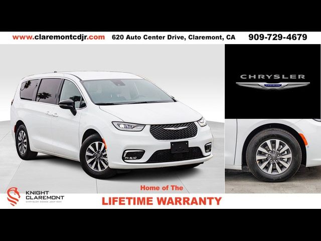 2025 Chrysler Pacifica Hybrid Select