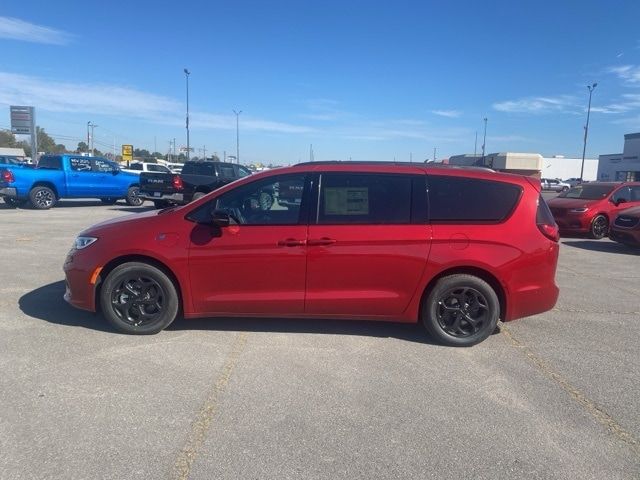 2025 Chrysler Pacifica Hybrid Premium S Appearance Pkg