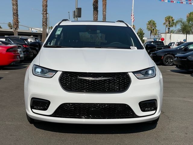 2025 Chrysler Pacifica Hybrid Premium S Appearance Pkg
