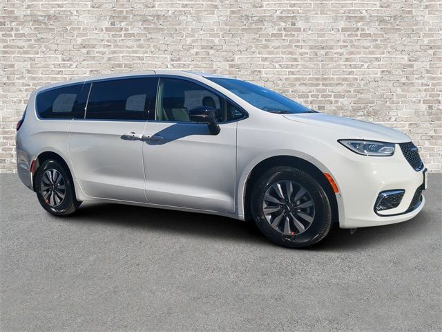 2025 Chrysler Pacifica Hybrid Select