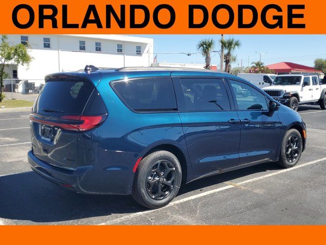 2025 Chrysler Pacifica Hybrid Premium S Appearance Pkg