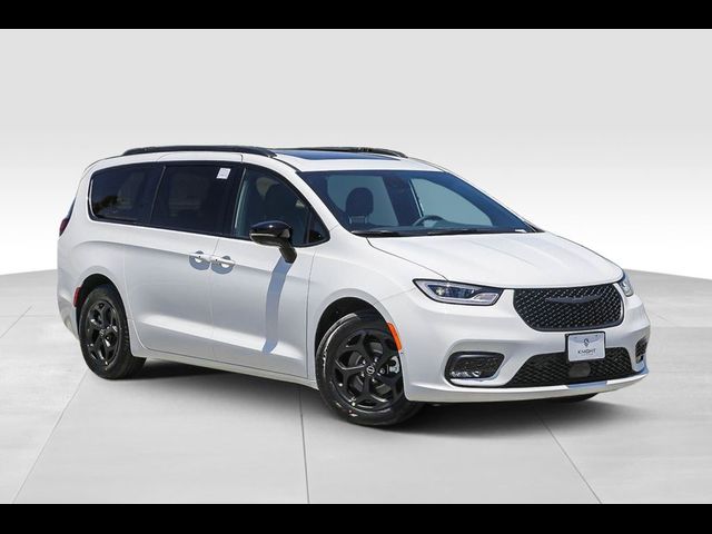 2025 Chrysler Pacifica Hybrid Premium S Appearance Pkg