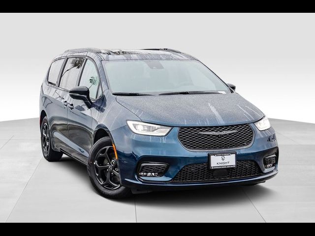 2025 Chrysler Pacifica Hybrid Premium S Appearance Pkg