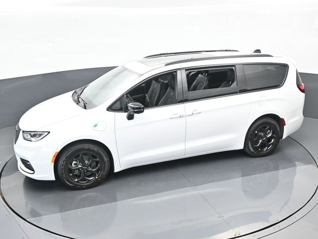 2025 Chrysler Pacifica Hybrid Premium S Appearance Pkg