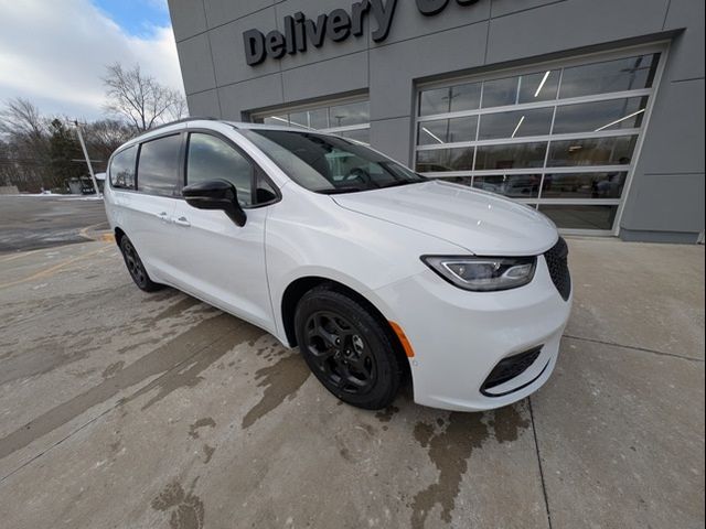 2025 Chrysler Pacifica Hybrid Premium S Appearance Pkg