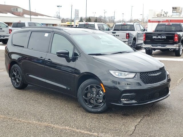 2025 Chrysler Pacifica Hybrid Premium S Appearance Pkg