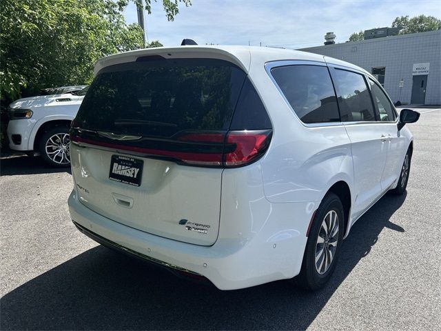 2025 Chrysler Pacifica Hybrid Select
