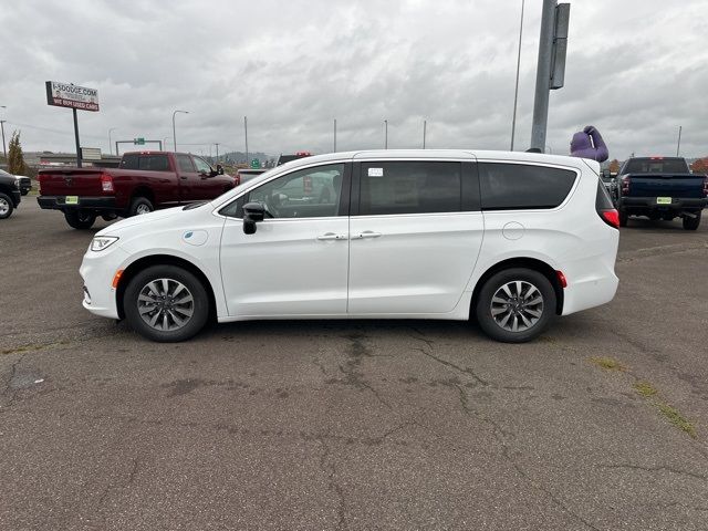 2025 Chrysler Pacifica Hybrid Select