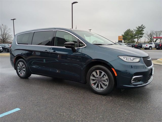 2025 Chrysler Pacifica Hybrid Select