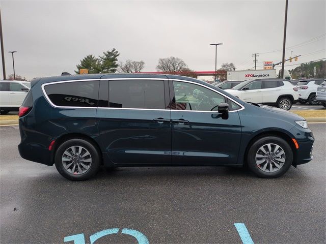 2025 Chrysler Pacifica Hybrid Select