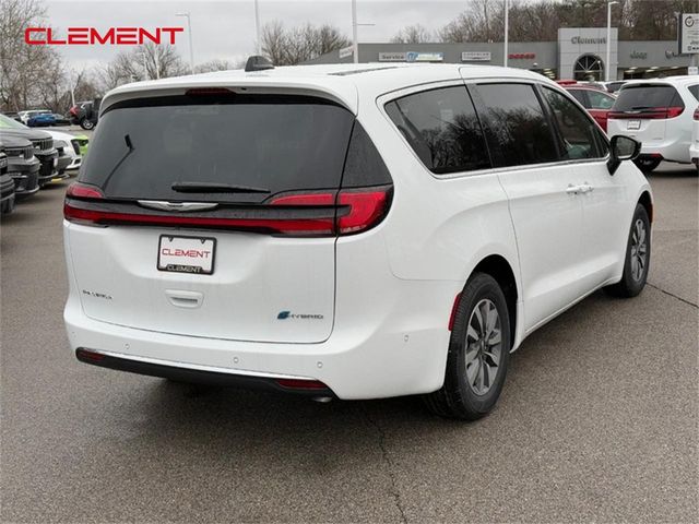 2025 Chrysler Pacifica Hybrid Select