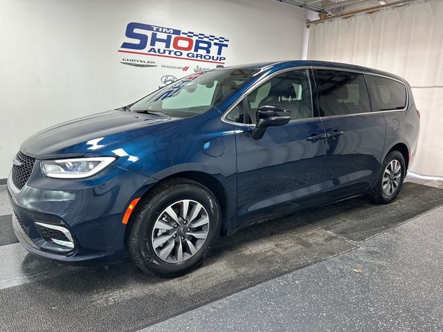 2025 Chrysler Pacifica Hybrid Select