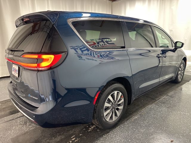 2025 Chrysler Pacifica Hybrid Select