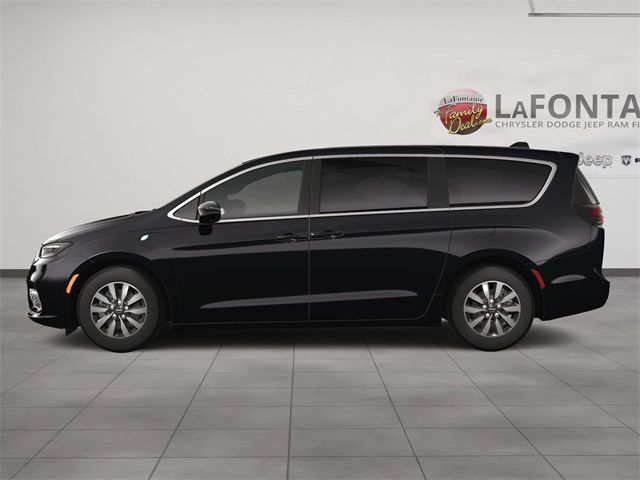 2025 Chrysler Pacifica Hybrid Select