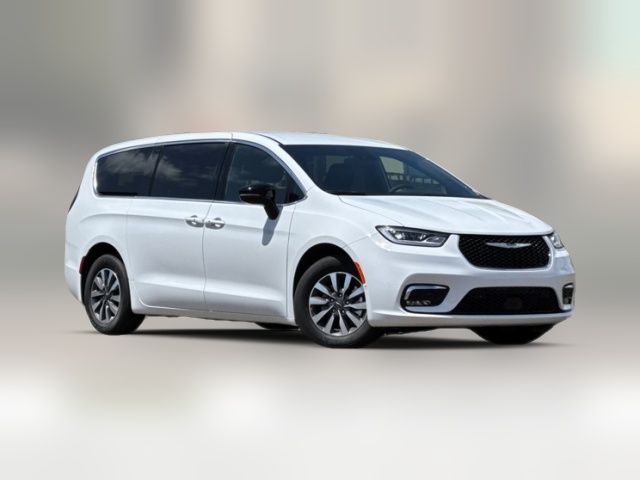 2025 Chrysler Pacifica Hybrid Select