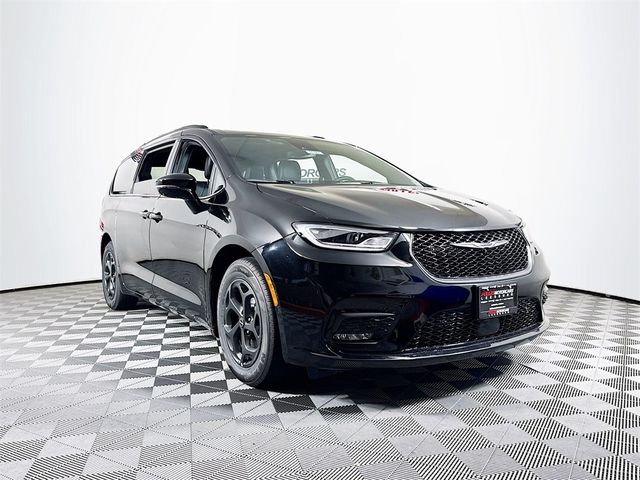 2025 Chrysler Pacifica Hybrid Premium S Appearance Pkg