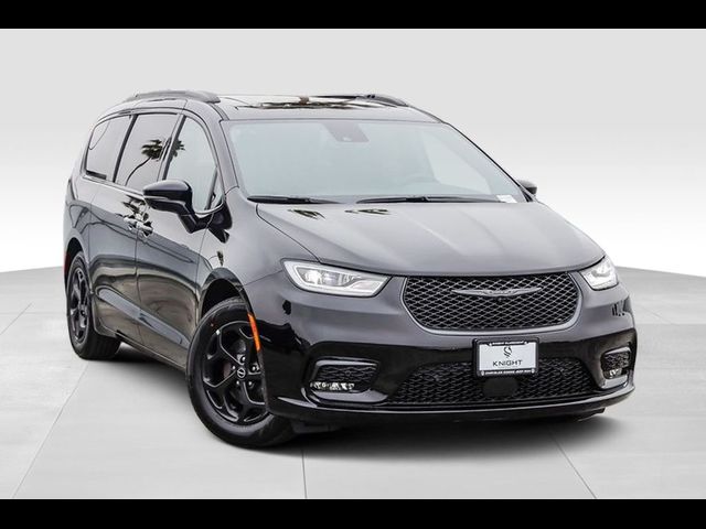 2025 Chrysler Pacifica Hybrid Premium S Appearance Pkg