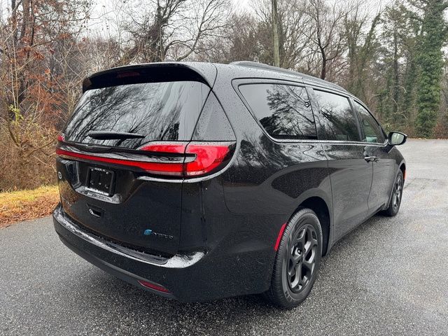 2025 Chrysler Pacifica Hybrid Premium S Appearance Pkg