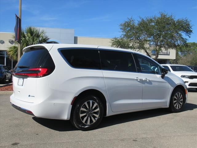 2025 Chrysler Pacifica Hybrid Select