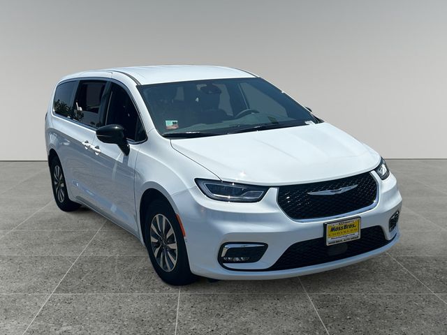 2025 Chrysler Pacifica Hybrid Select