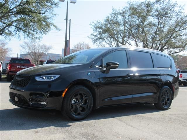 2025 Chrysler Pacifica Hybrid Premium S Appearance Pkg