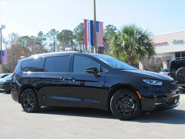 2025 Chrysler Pacifica Hybrid Premium S Appearance Pkg