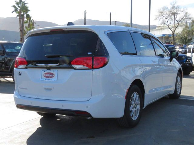 2025 Chrysler Voyager LX