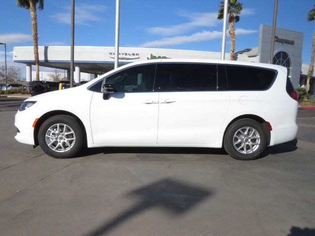 2025 Chrysler Voyager LX