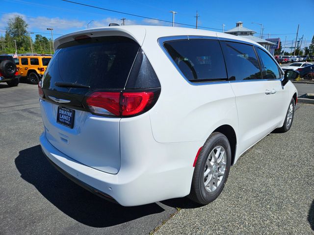 2025 Chrysler Voyager LX