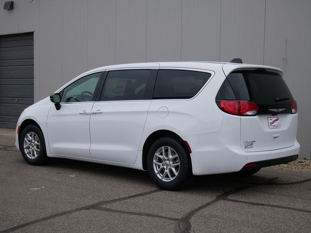 2025 Chrysler Voyager LX